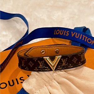 Louis Vuitton V Bracelet